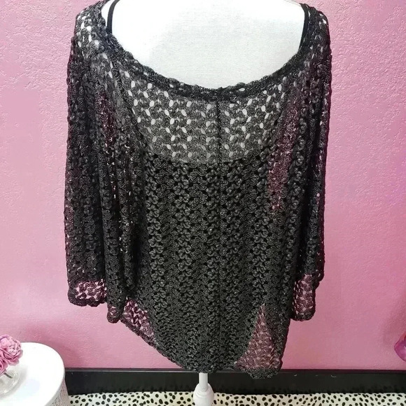 Quintessential Plus Size Cape - Picture 6 of 7